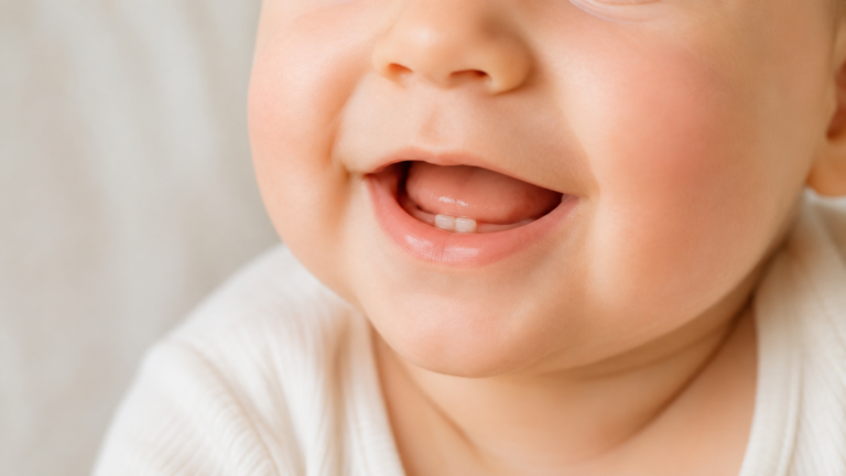 Dentição do Bebê: Quando Nasce o Primeiro Dente e Como Aliviar o Desconforto